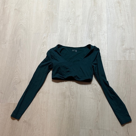 deep green cropped long sleeve with built in bra - Picture 1 of 1
